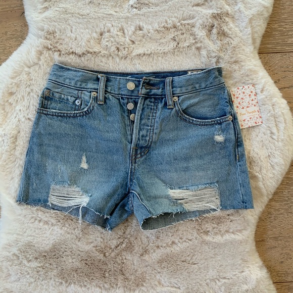 Free People Pants - Free People Sofia Mid Rise Waves Shorts Size 24